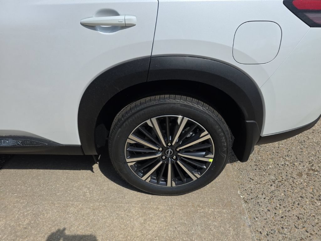 New 2026 Nissan Pathfinder Platinum AWD/4WD image 13