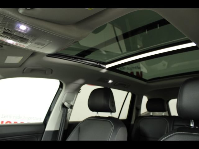 Used 2021 Volkswagen Tiguan SEL AWD/4WD image 30