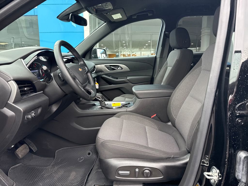 Used 2023 Chevrolet Traverse LT image 11
