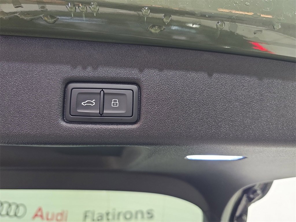 New 2025 Audi SQ5 Prestige image 13