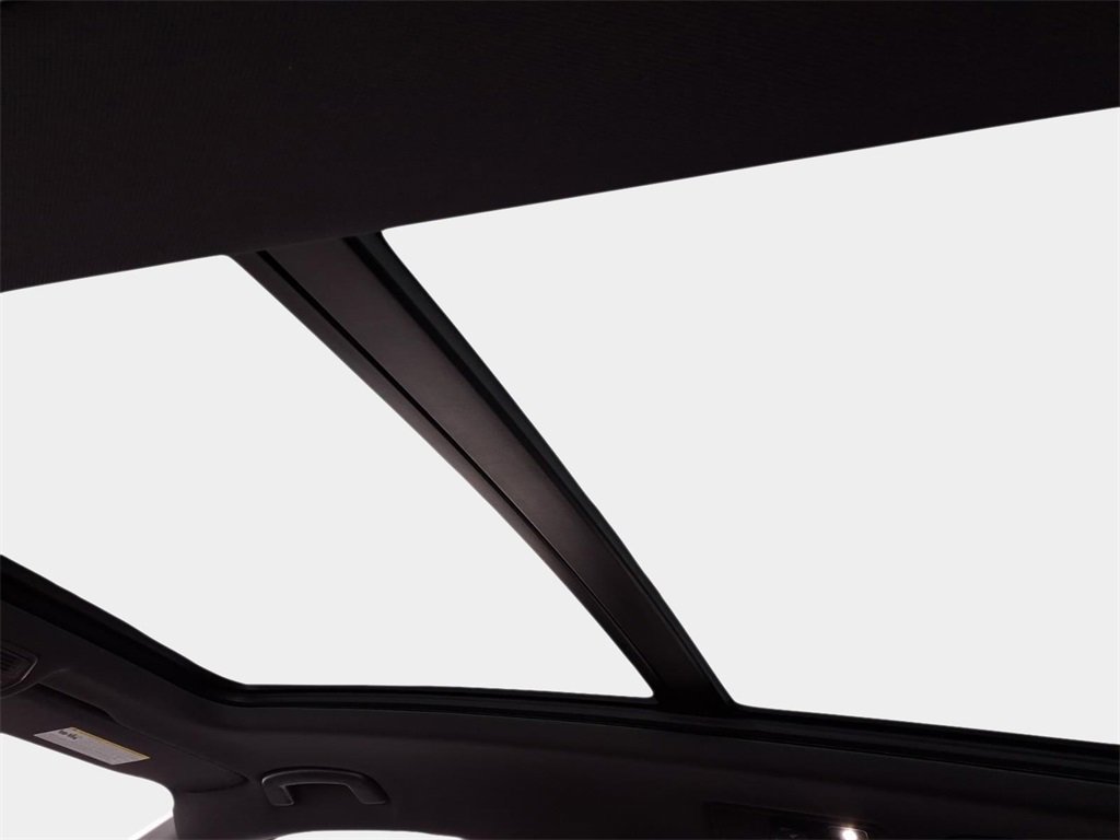 Used 2021 Volkswagen Tiguan SEL Premium R-Line image 11