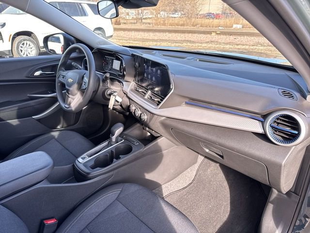 Certified 2025 Chevrolet Trax LS image 26