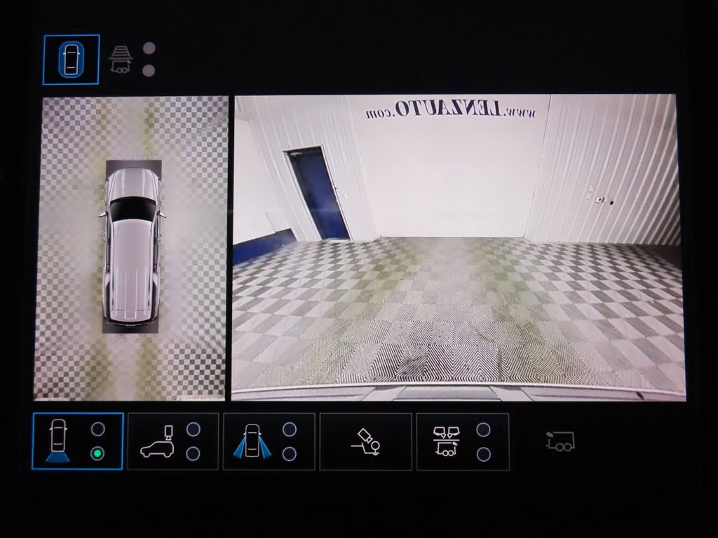 Used 2025 GMC Yukon XL Denali Ultimate AWD/4WD image 21