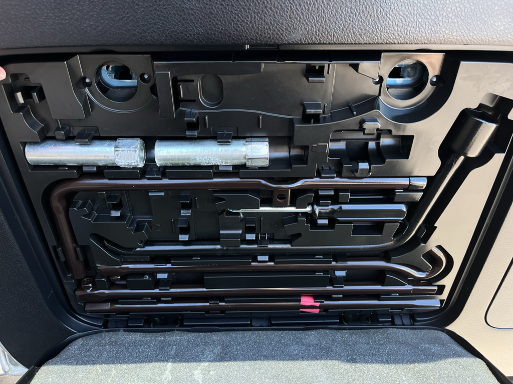 Used 2013 Lexus GX 460 Premium AWD/4WD image 30