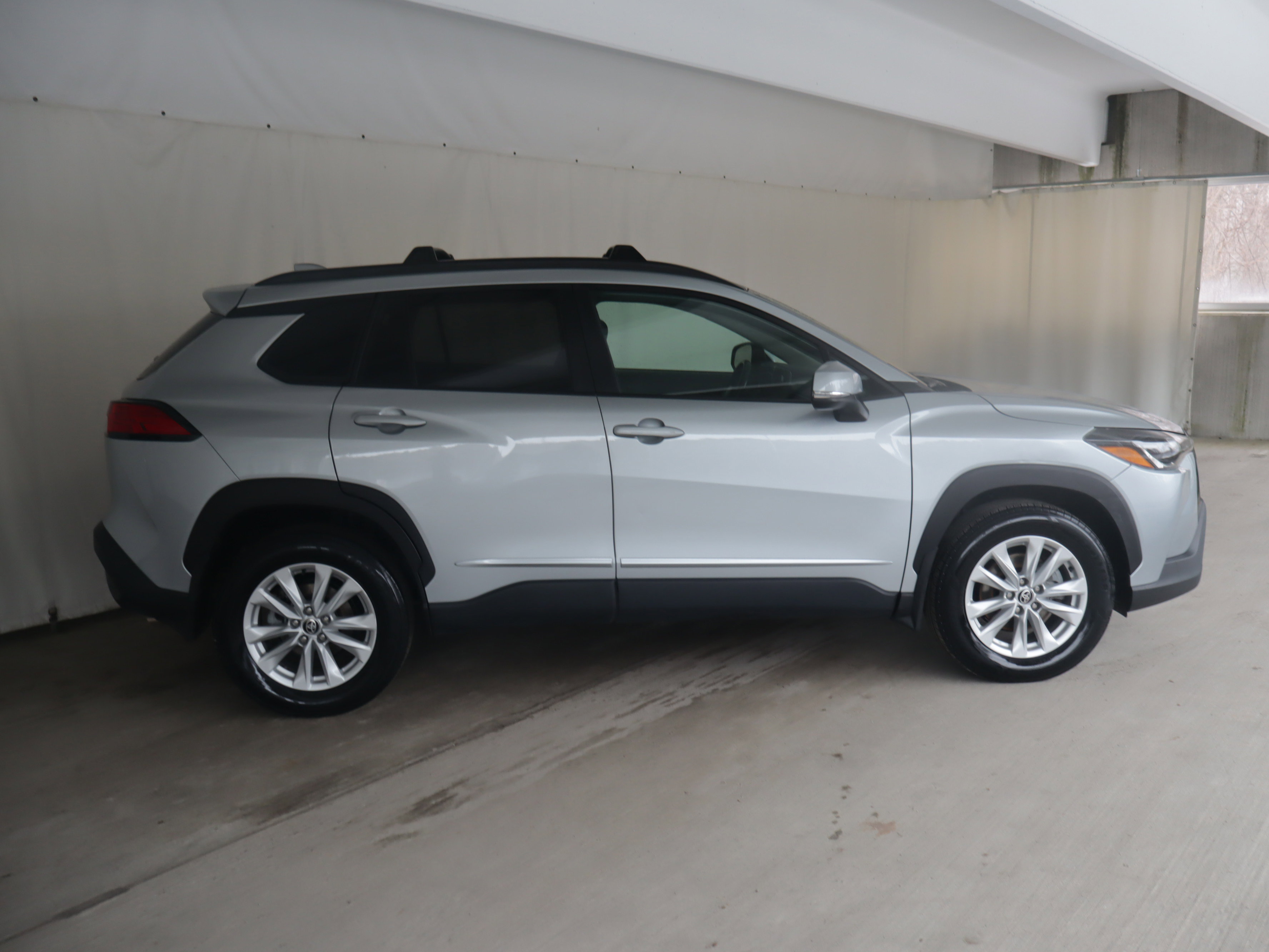 Used 2023 Toyota Corolla Cross LE image 23