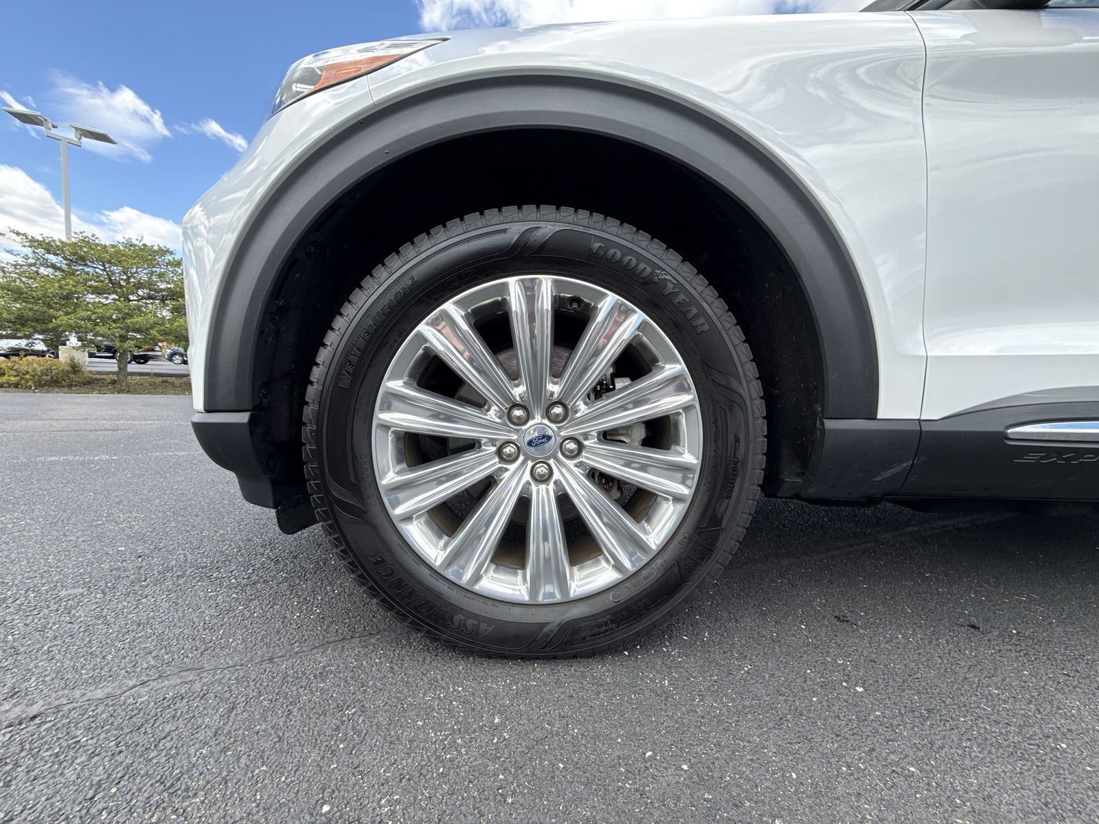 Used 2021 Ford Explorer Limited w/ Equipment Group 301A AWD/4WD image 10