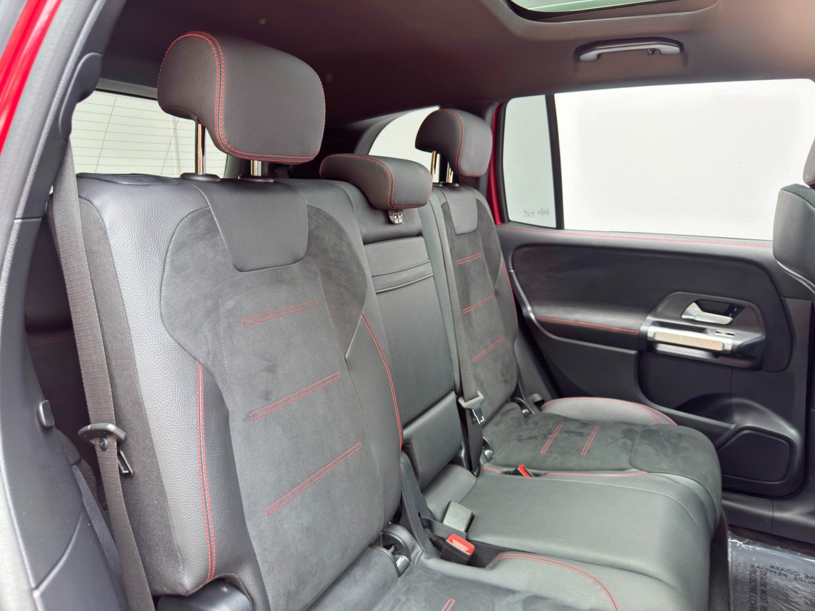 Used 2022 Mercedes-Benz GLB 250 w/ AMG Line image 41