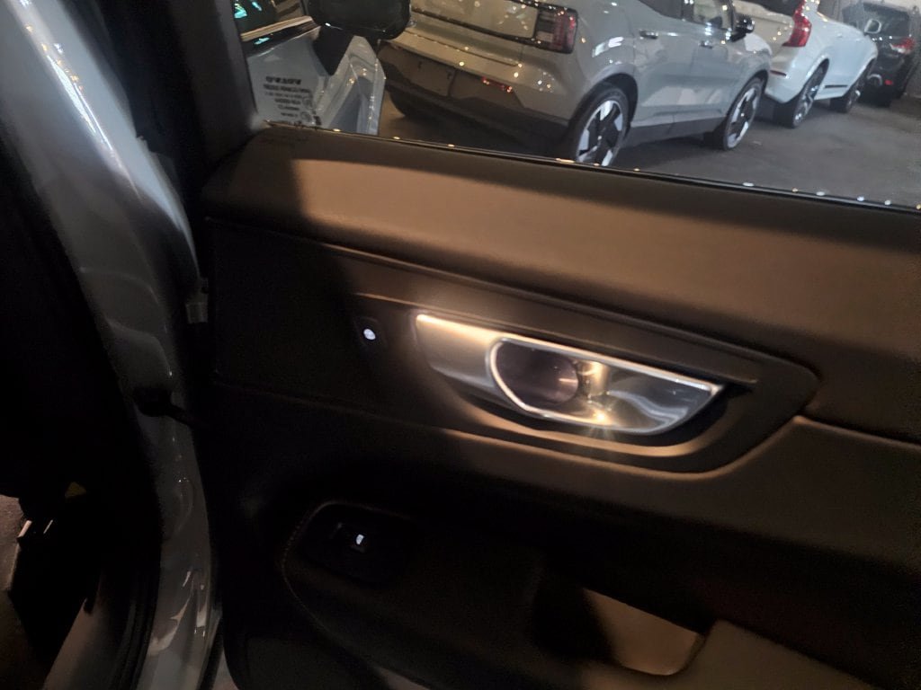 Certified 2024 Volvo XC60 B5 Ultimate w/ Climate Package AWD/4WD image 9