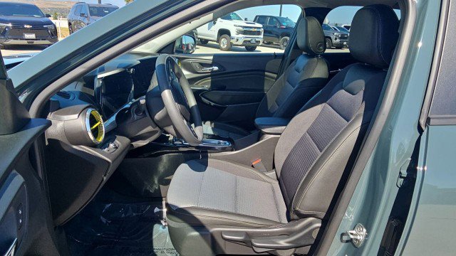 Used 2025 Chevrolet Trax LT w/ Sunroof Package FWD image 19