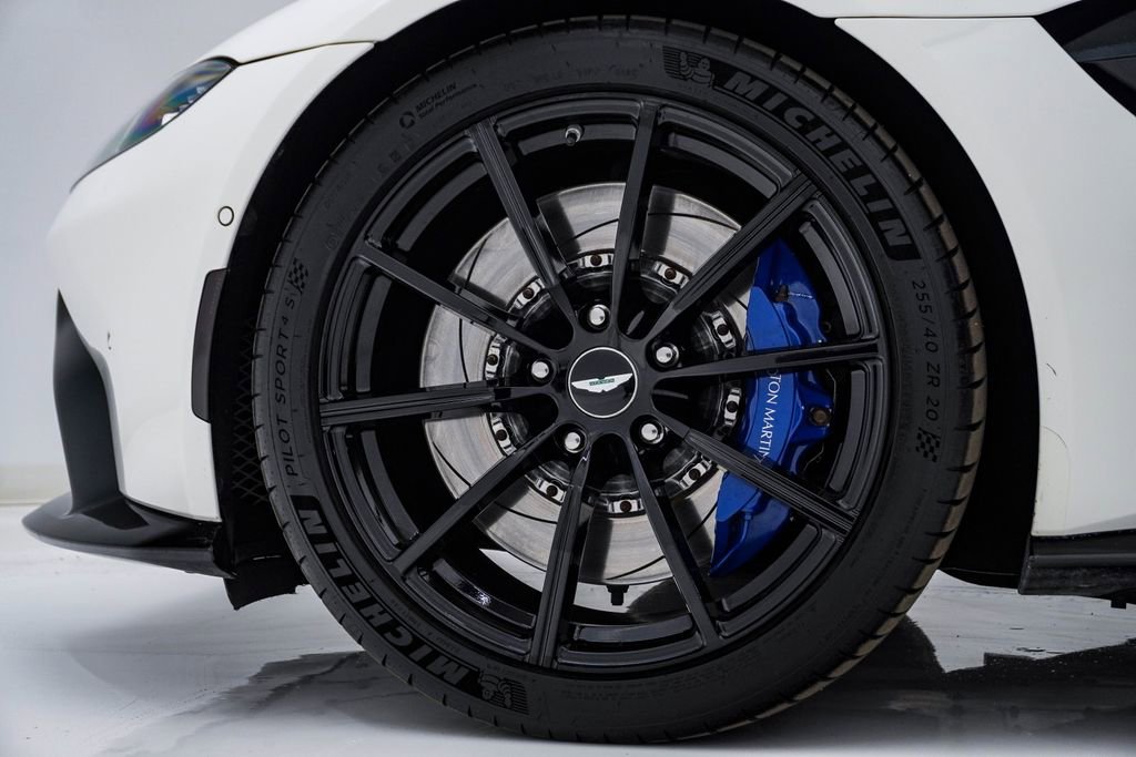 Used 2019 Aston Martin V8 Vantage Coupe image 15