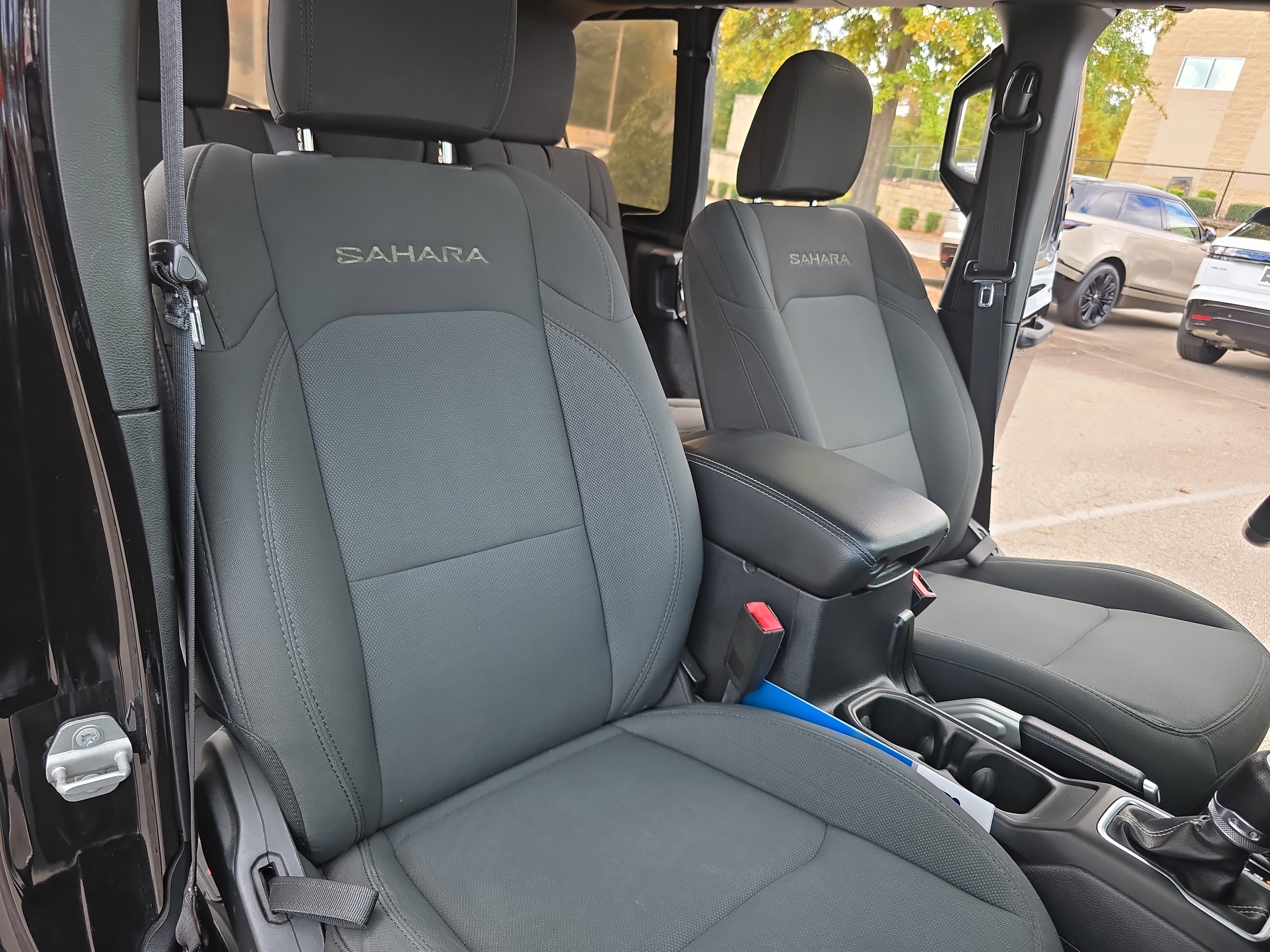 Used 2018 Jeep Wrangler Unlimited Sahara image 10