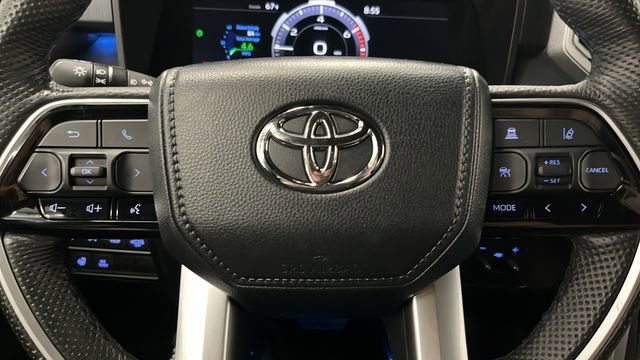 Used 2024 Toyota Sequoia Platinum AWD/4WD image 16