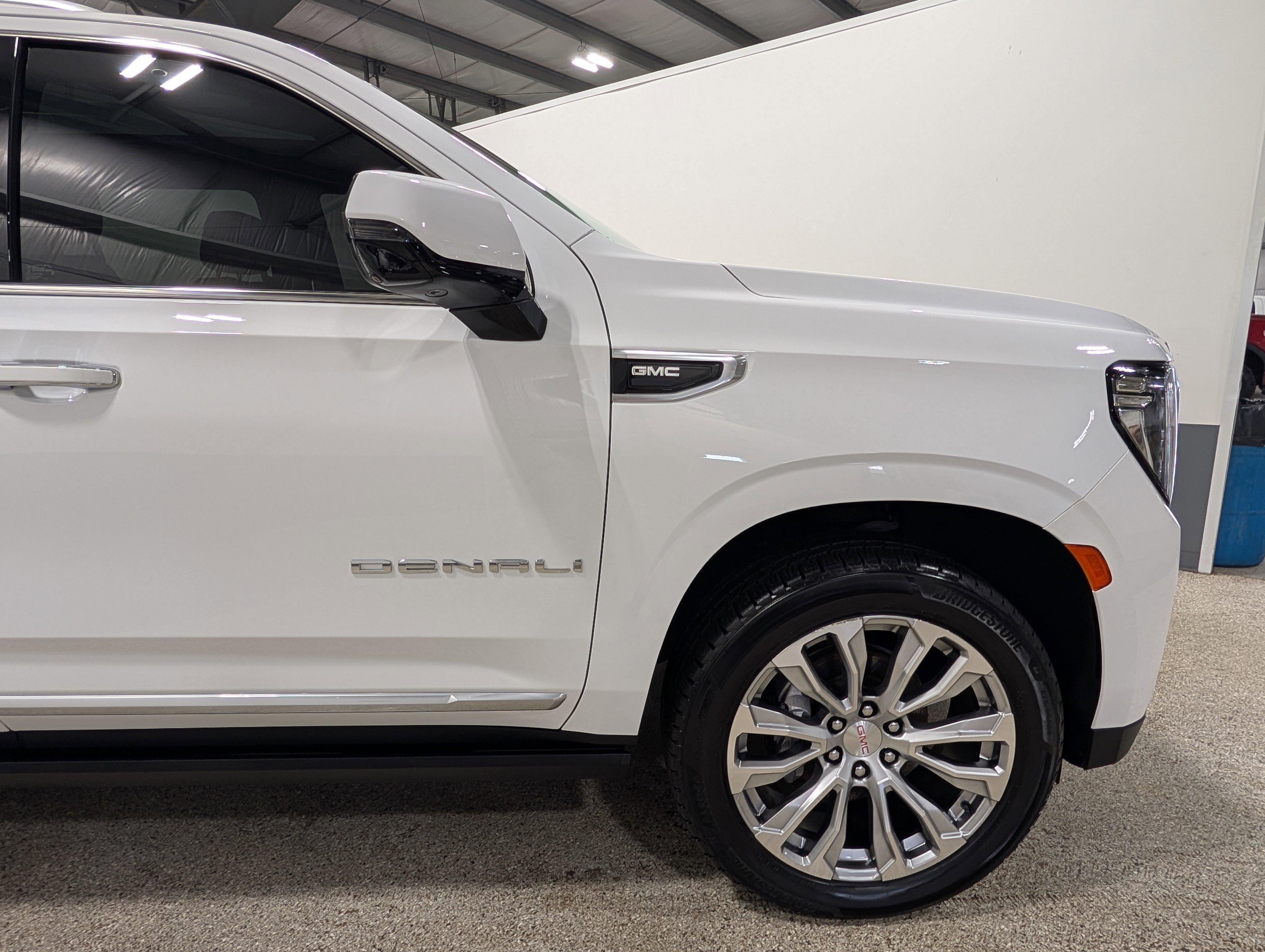 Used 2023 GMC Yukon XL Denali AWD/4WD image 11