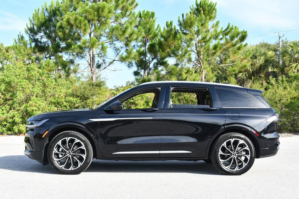 Used 2024 Lincoln Nautilus Reserve w/ Equipment Group 203A AWD/4WD image 29