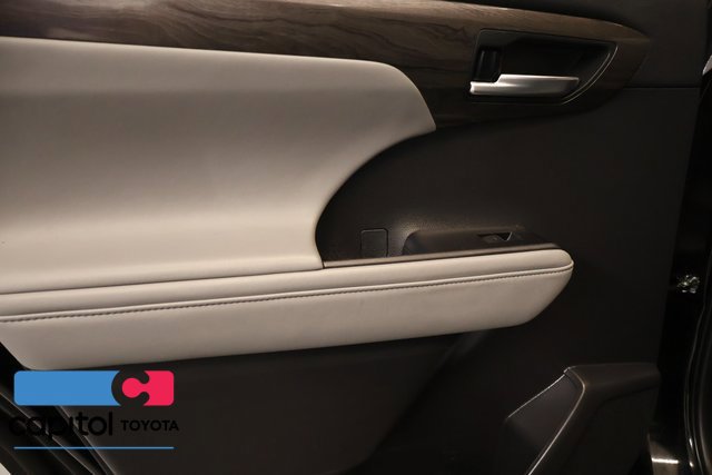 Certified 2021 Toyota Highlander Platinum AWD/4WD image 33