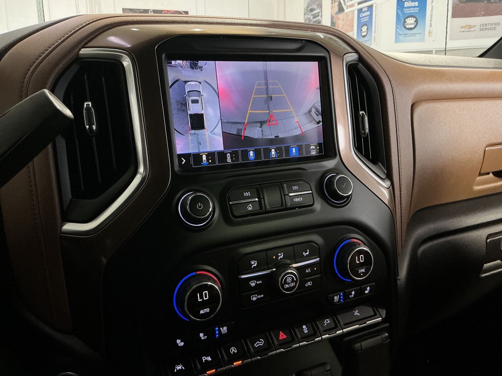 Used 2020 Chevrolet Silverado 1500 High Country w/ Technology Package AWD/4WD image 20