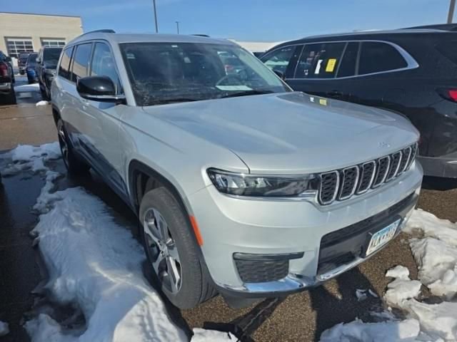 Used 2023 Jeep Grand Cherokee L Limited w/ Trailer Tow Group (B) image 2