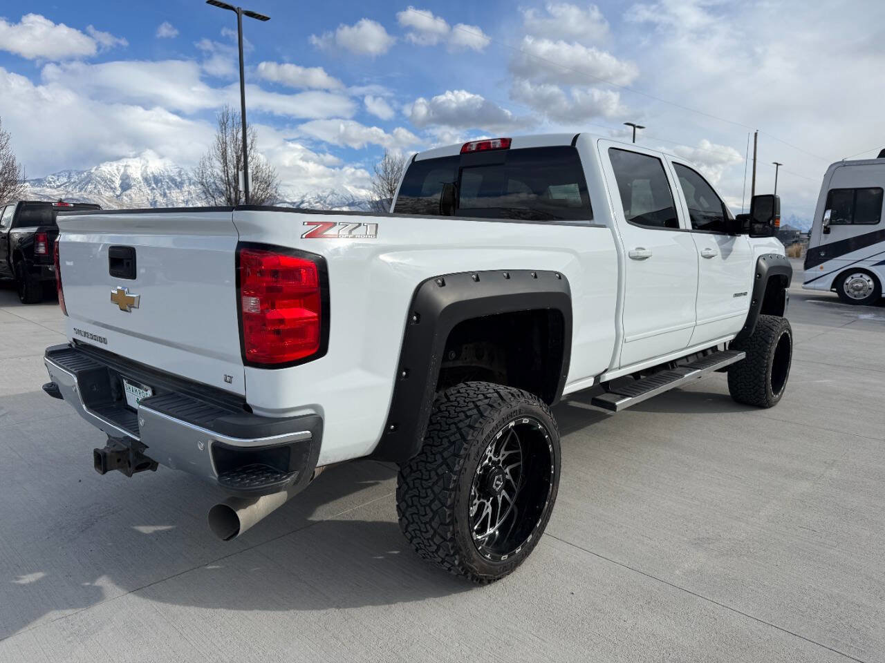 Used 2018 Chevrolet Silverado 2500 LT w/ LT Convenience Package image 3