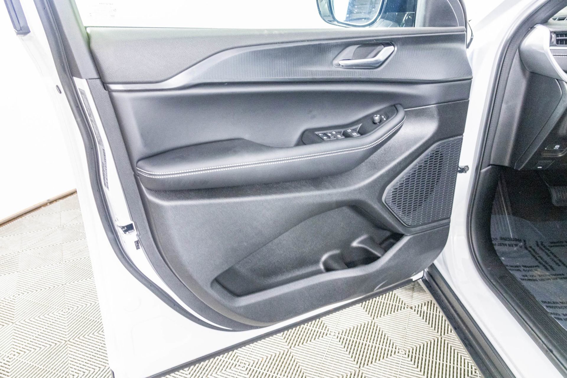 New 2025 Jeep Grand Cherokee L Altitude image 15