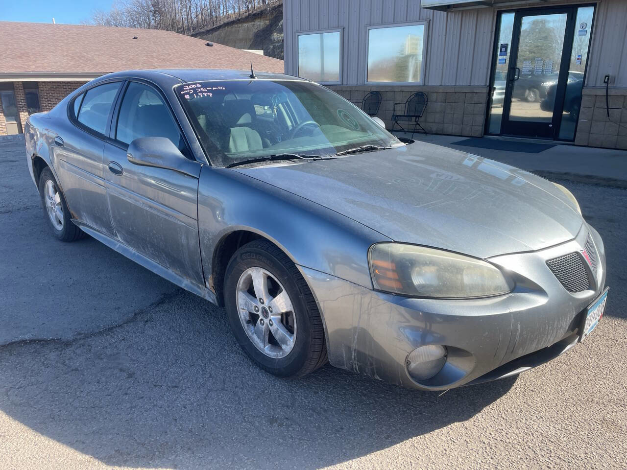 Used 2005 Pontiac Grand Prix w/ Drivers Plus Package image 2