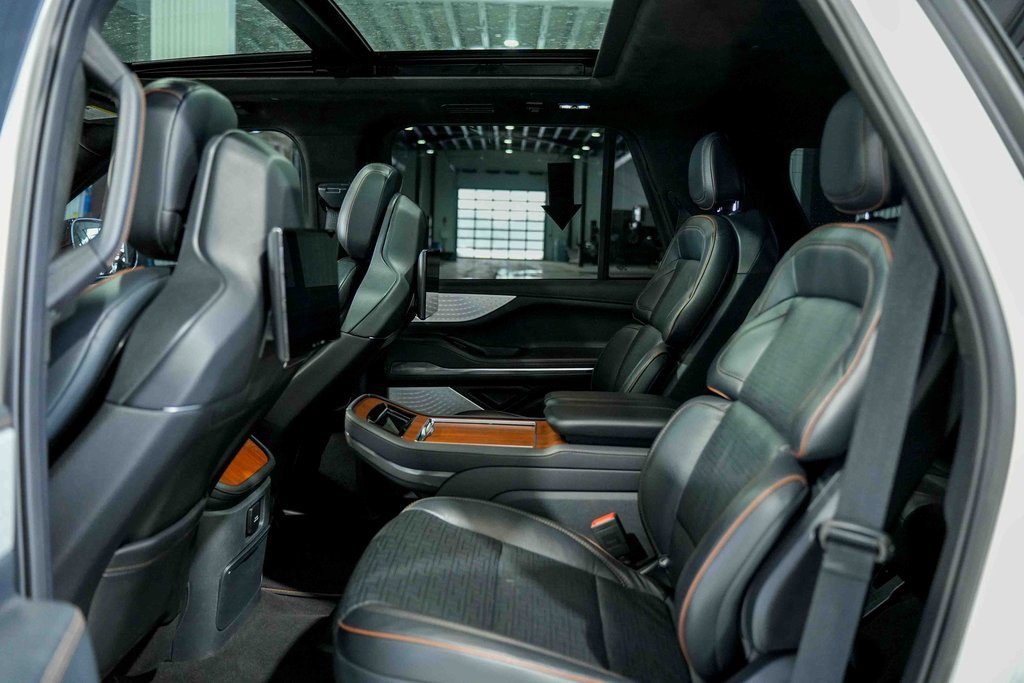 Used 2025 Lincoln Navigator Black Label image 27