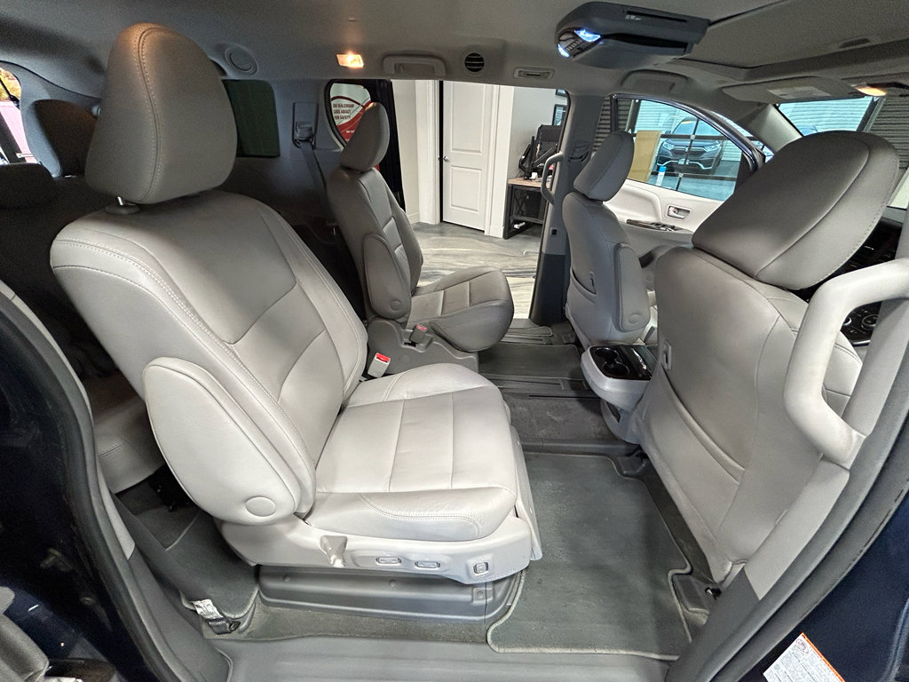 Used 2019 Toyota Sienna XLE w/ XLE Navigation Package FWD image 49
