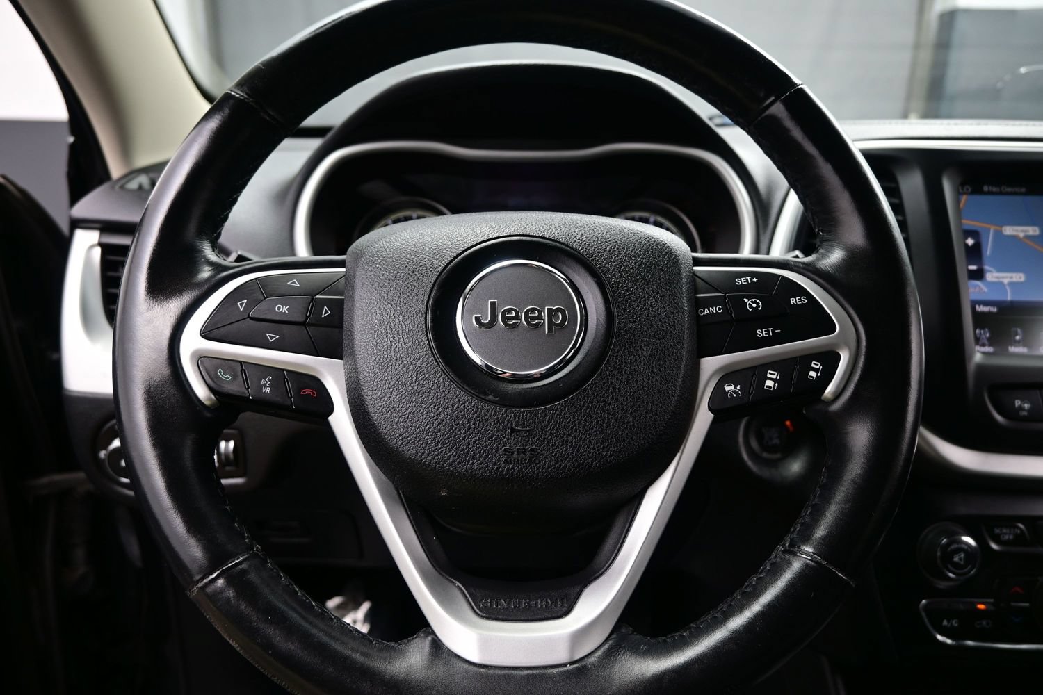 Used 2014 Jeep Cherokee Limited w/ Technology Group FWD image 26