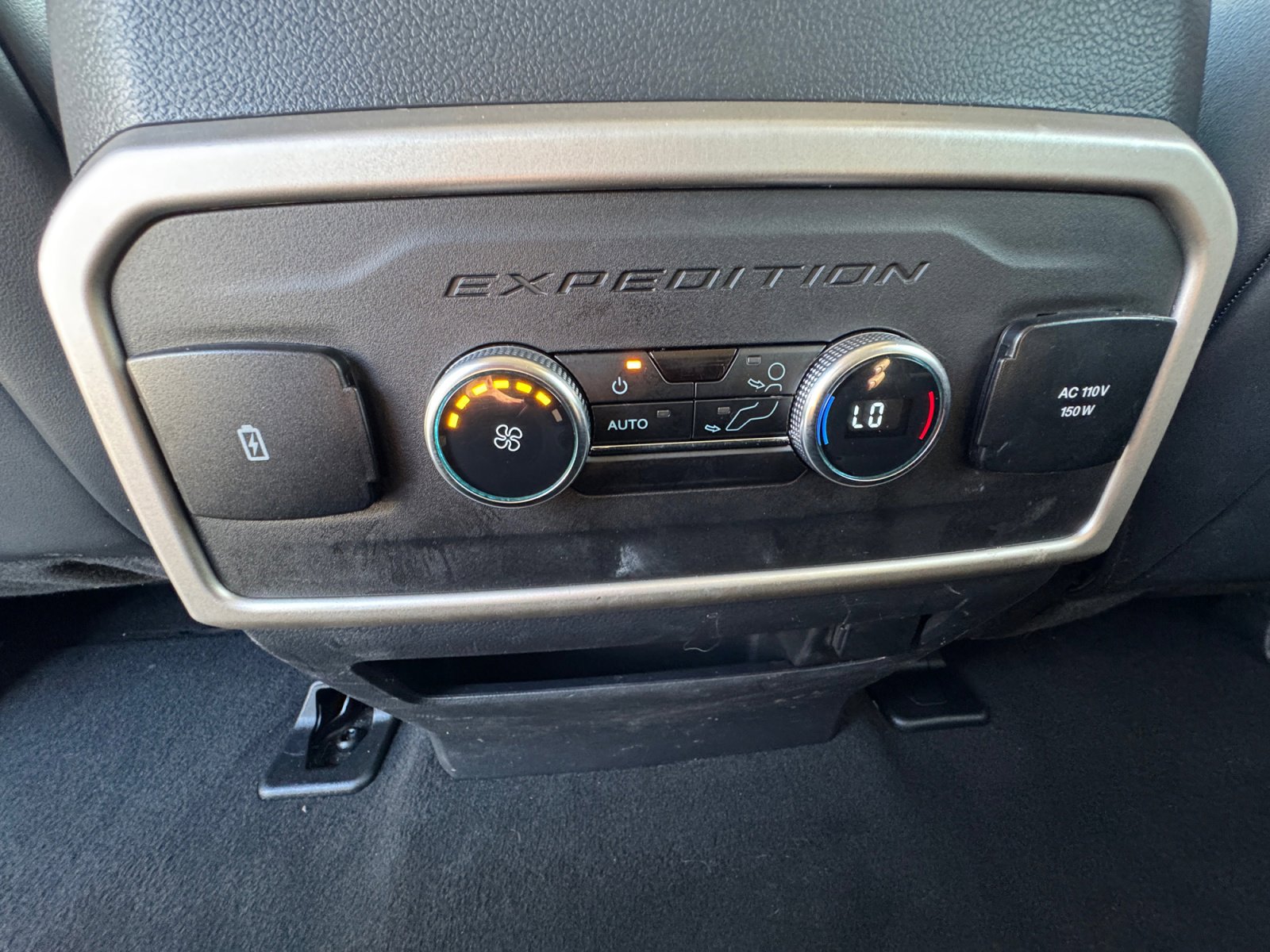 Used 2024 Ford Expedition XLT AWD/4WD image 31