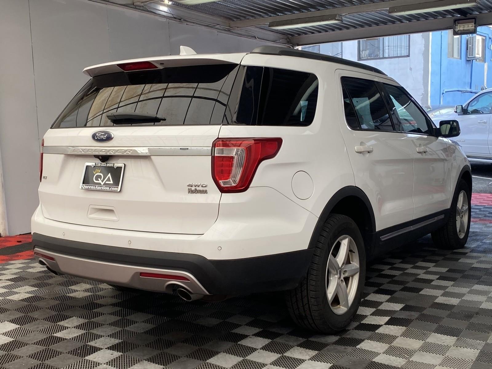 Used 2017 Ford Explorer XLT w/ Equipment Group 201A image 6