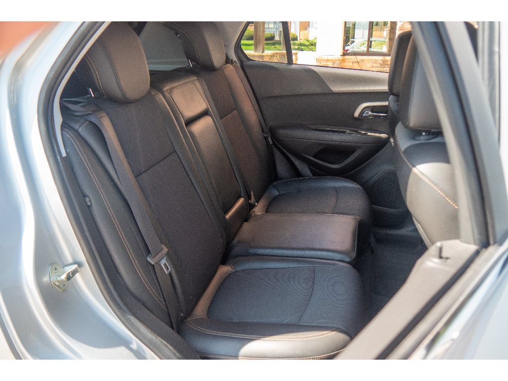 Used 2018 Chevrolet Trax LT w/ LT Convenience Package AWD/4WD image 19