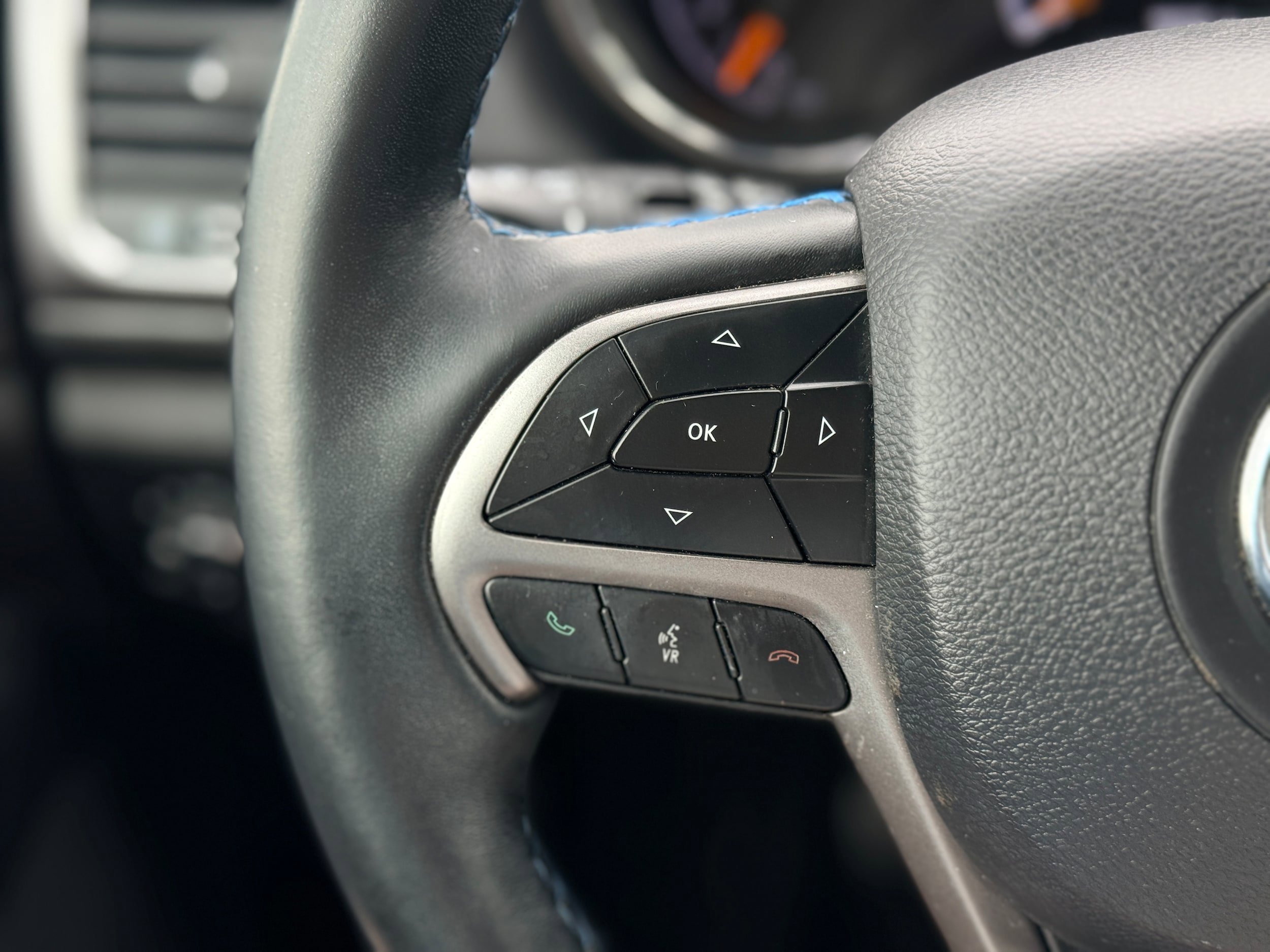 Used 2019 Jeep Grand Cherokee Laredo AWD/4WD image 14
