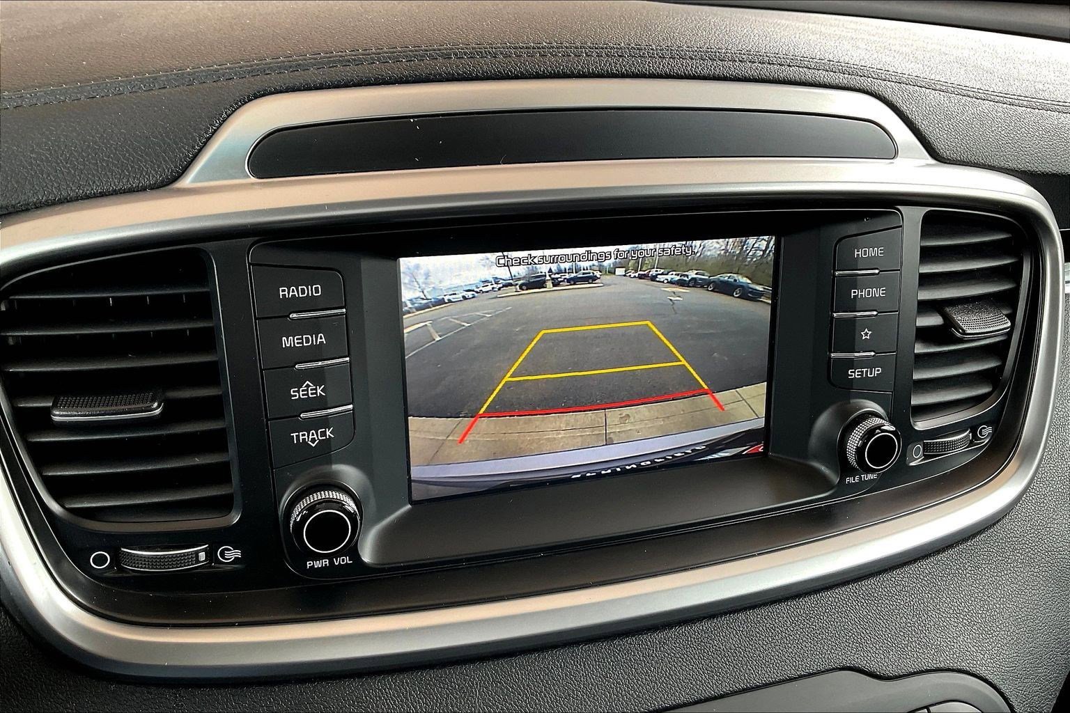 Used 2020 Kia Sorento LX image 14