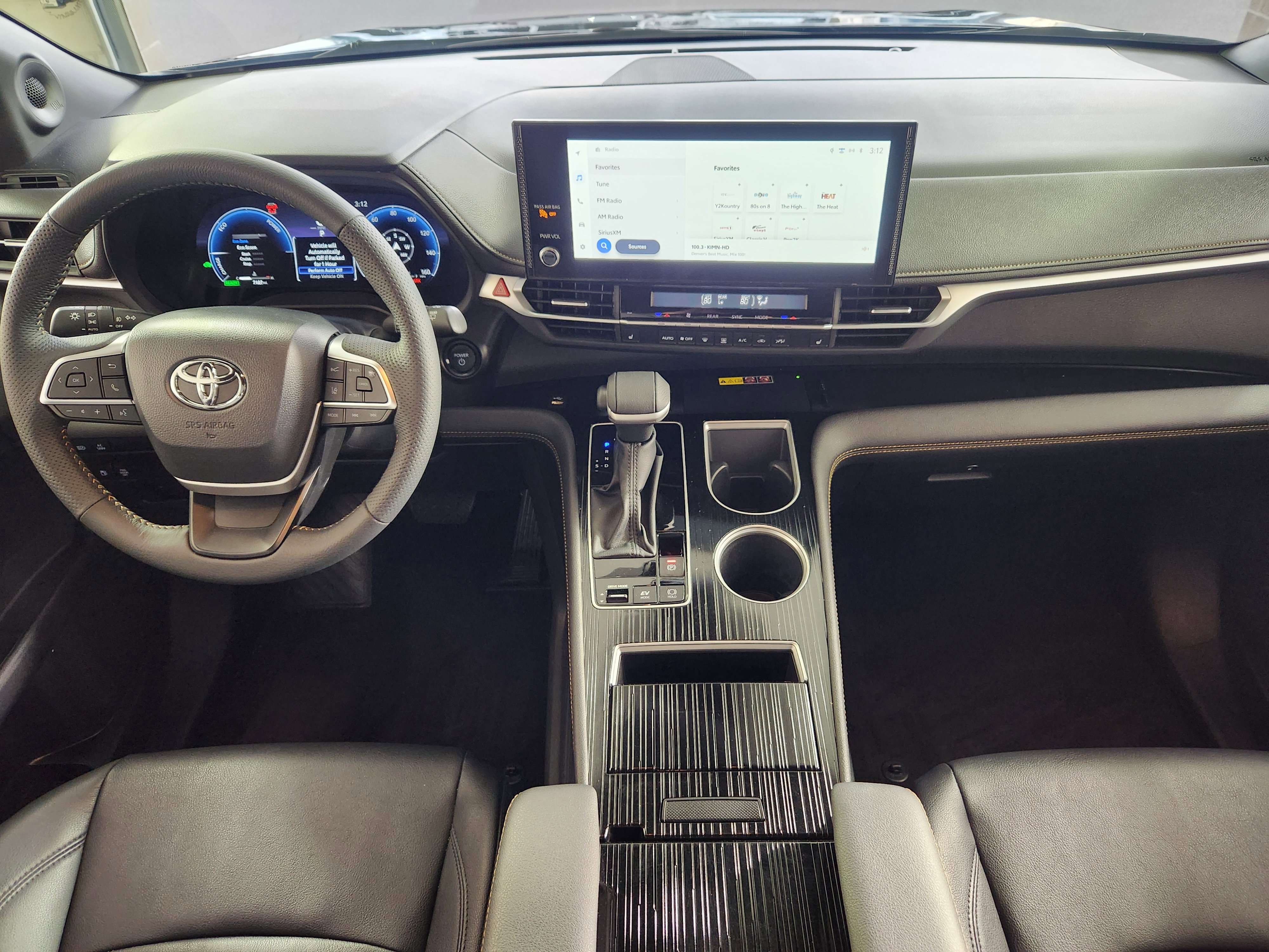 Used 2025 Toyota Sienna XLE Woodland Edition image 15