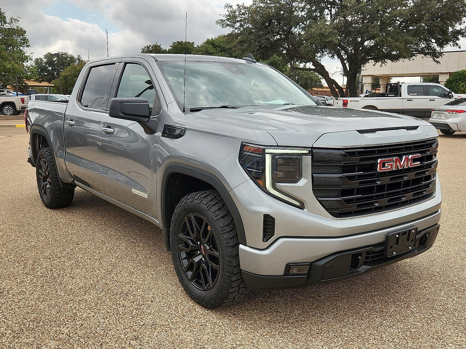 Used 2023 GMC Sierra 1500 Elevation AWD/4WD image 7