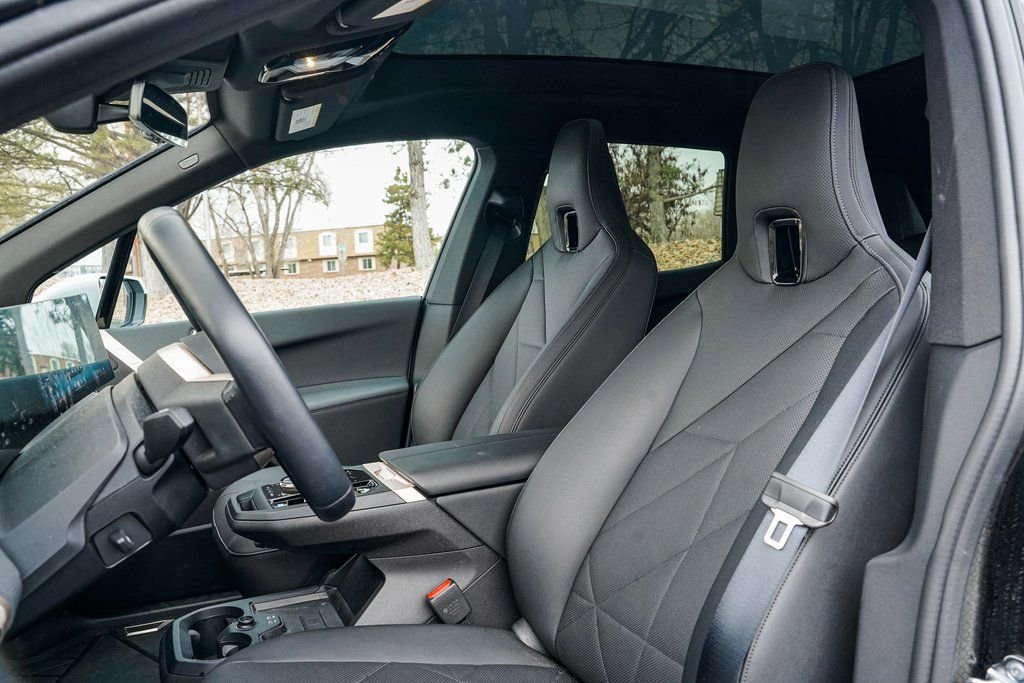 Used 2025 BMW iX xDrive50 image 15