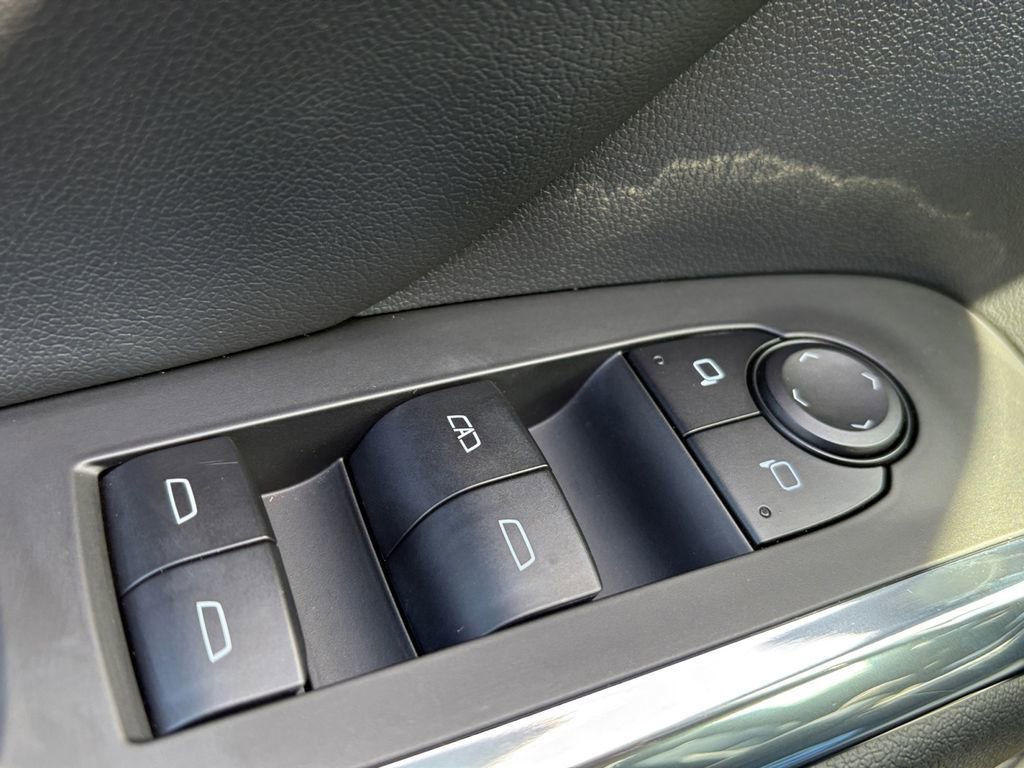 Used 2025 Chevrolet Traverse LT AWD/4WD image 14