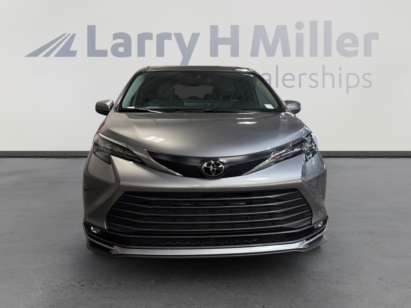 Certified 2026 Toyota Sienna XLE FWD image 8