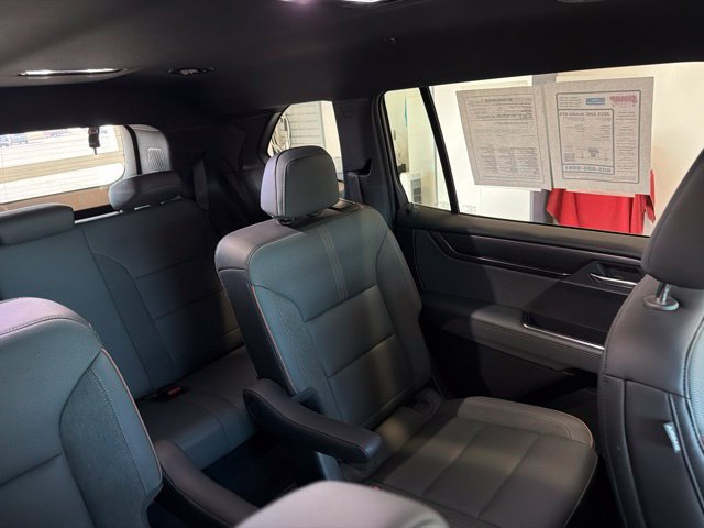 Used 2025 GMC Acadia AT4 w/ LPO, Floor Liner Package AWD/4WD image 44
