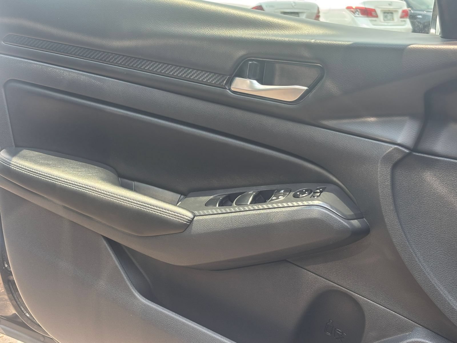 Used 2025 Nissan Altima 2.5 SV FWD image 18
