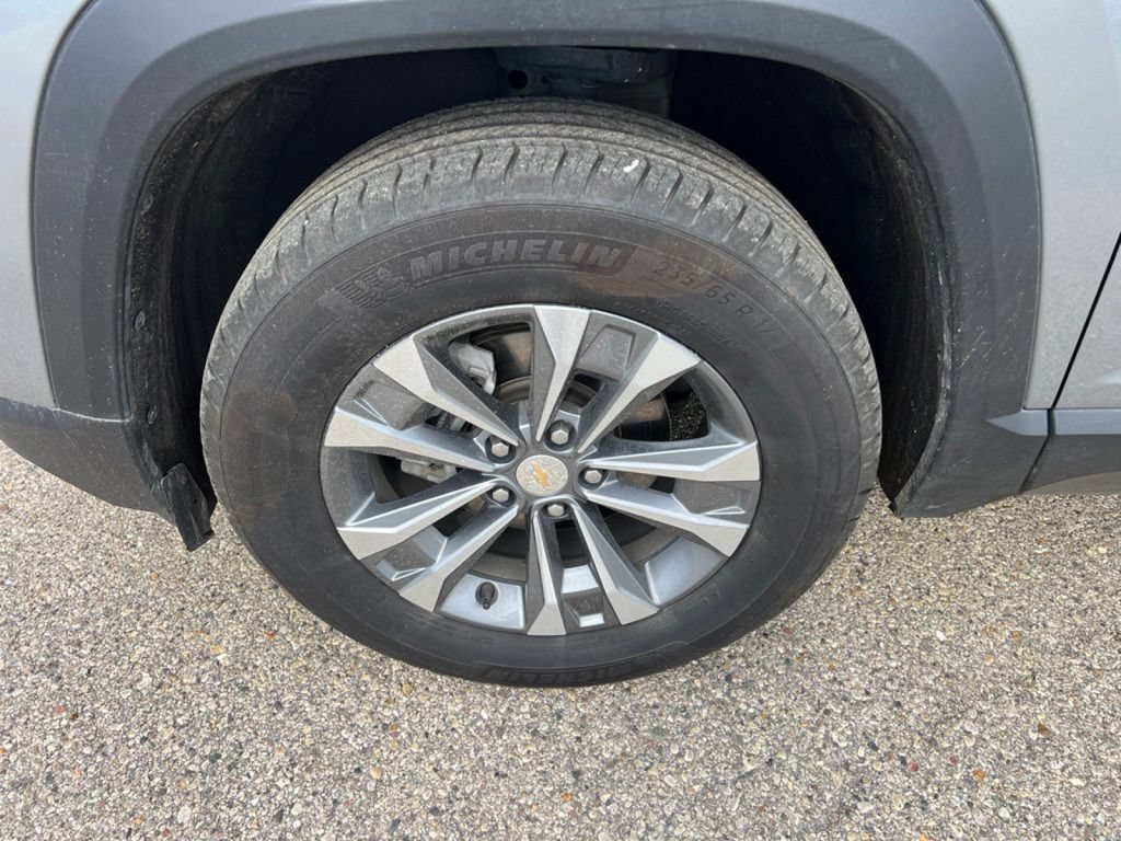 Used 2025 Chevrolet Equinox LT AWD/4WD image 13