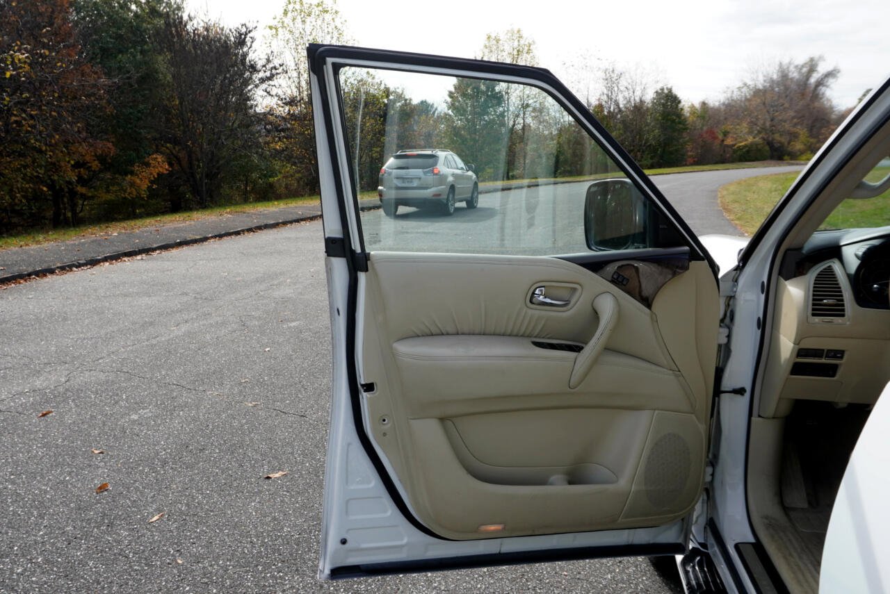 Used 2011 INFINITI QX56 2WD w/ Deluxe Touring Pkg image 14