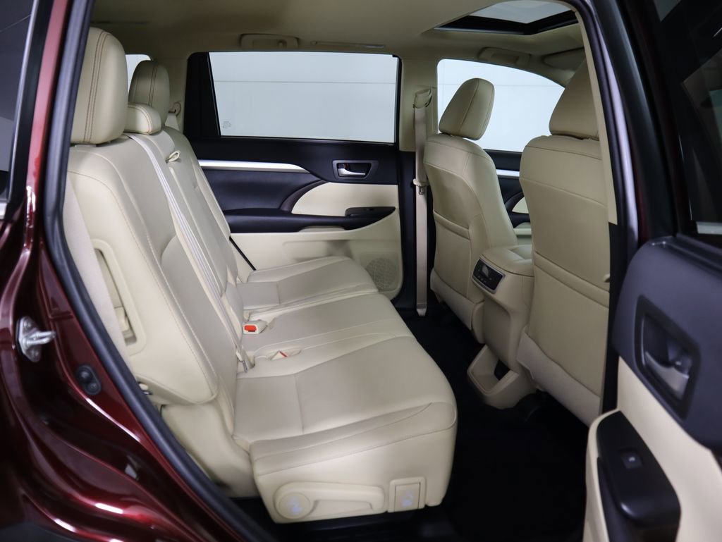 Used 2016 Toyota Highlander XLE image 22