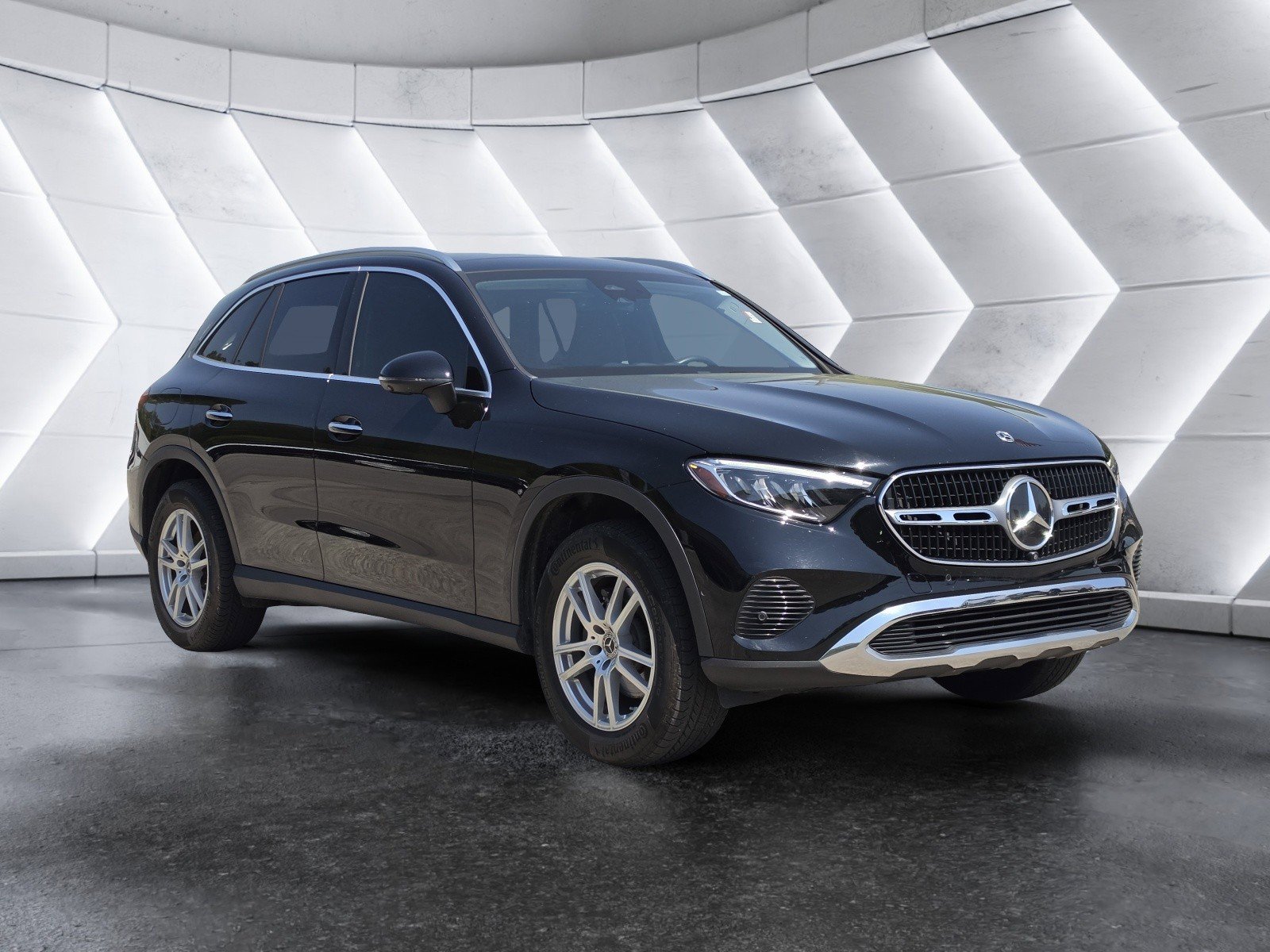 Used 2023 Mercedes-Benz GLC 300 4MATIC image 2