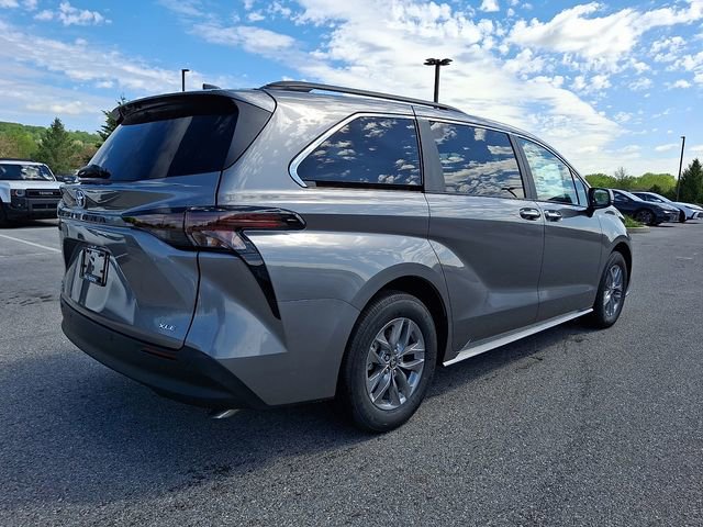 New 2026 Toyota Sienna XLE AWD/4WD image 4