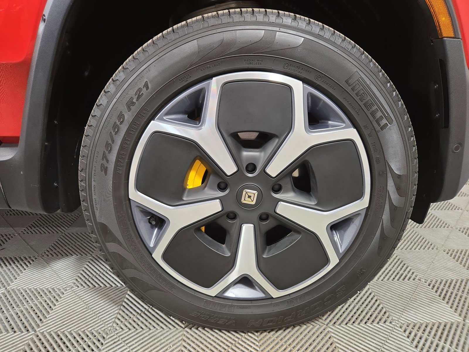 Used 2024 Rivian R1S Adventure AWD/4WD image 11