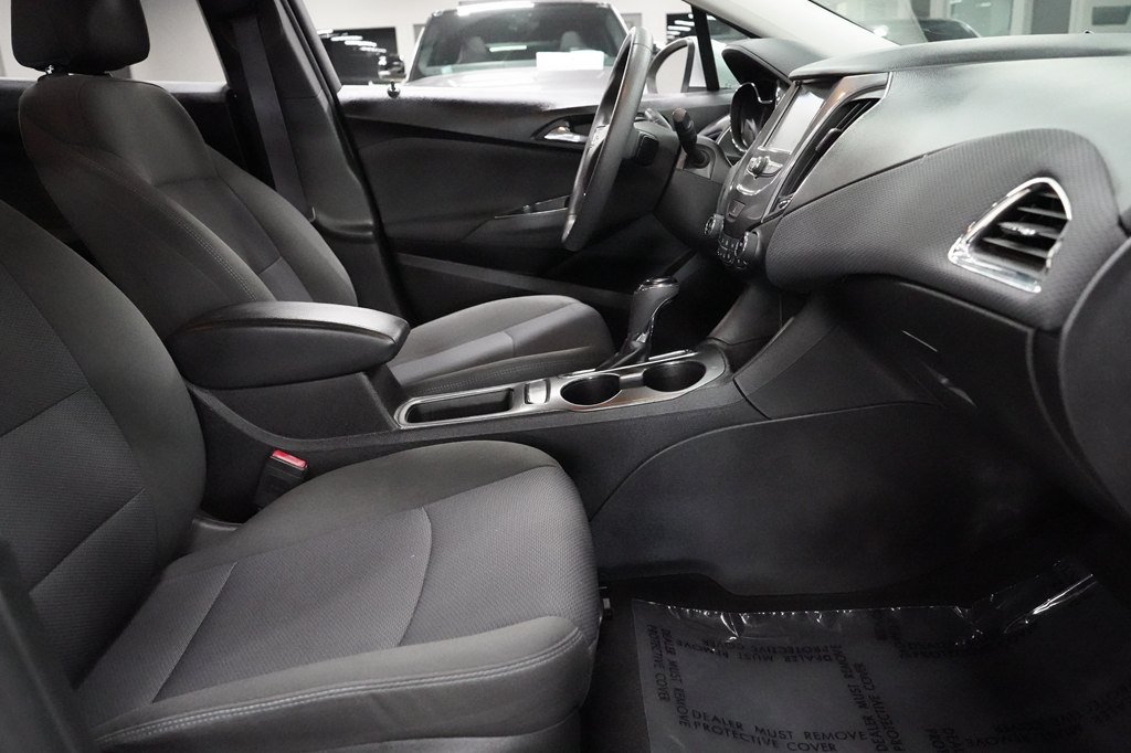 Used 2017 Chevrolet Cruze LT w/ Convenience Package FWD image 31