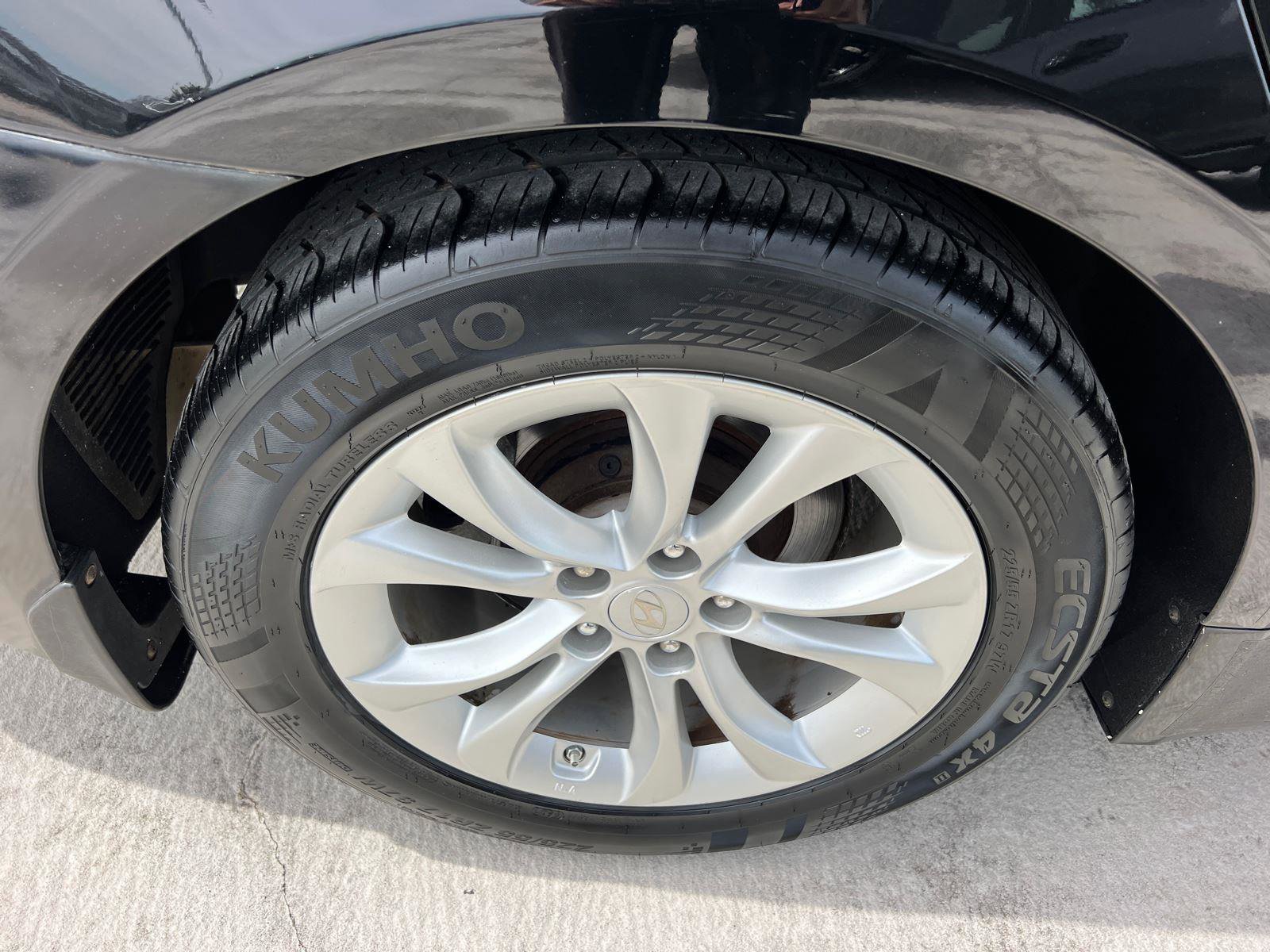 Used 2013 Hyundai Genesis 3.8 RWD image 17