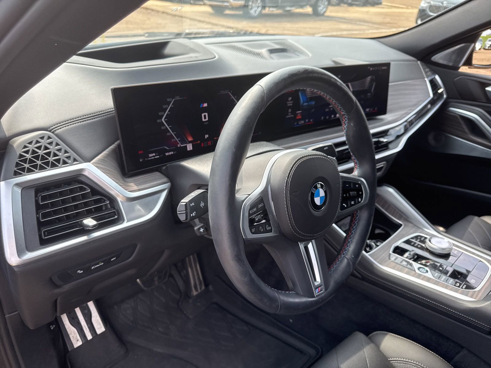 Used 2024 BMW X6 M60i w/ Dynamic Handling Package AWD/4WD image 16