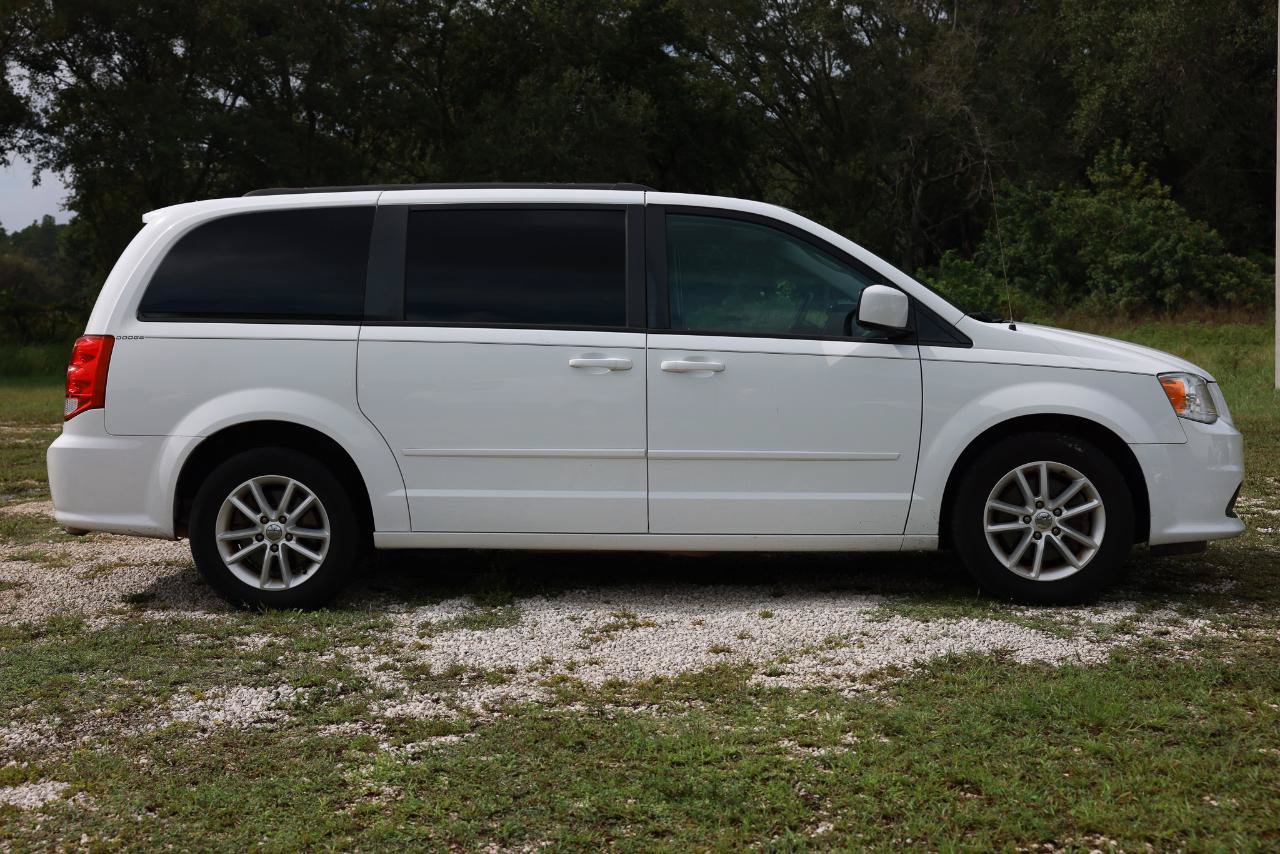 Used 2016 Dodge Grand Caravan SXT w/ Rear Park Assist Package FWD image 13