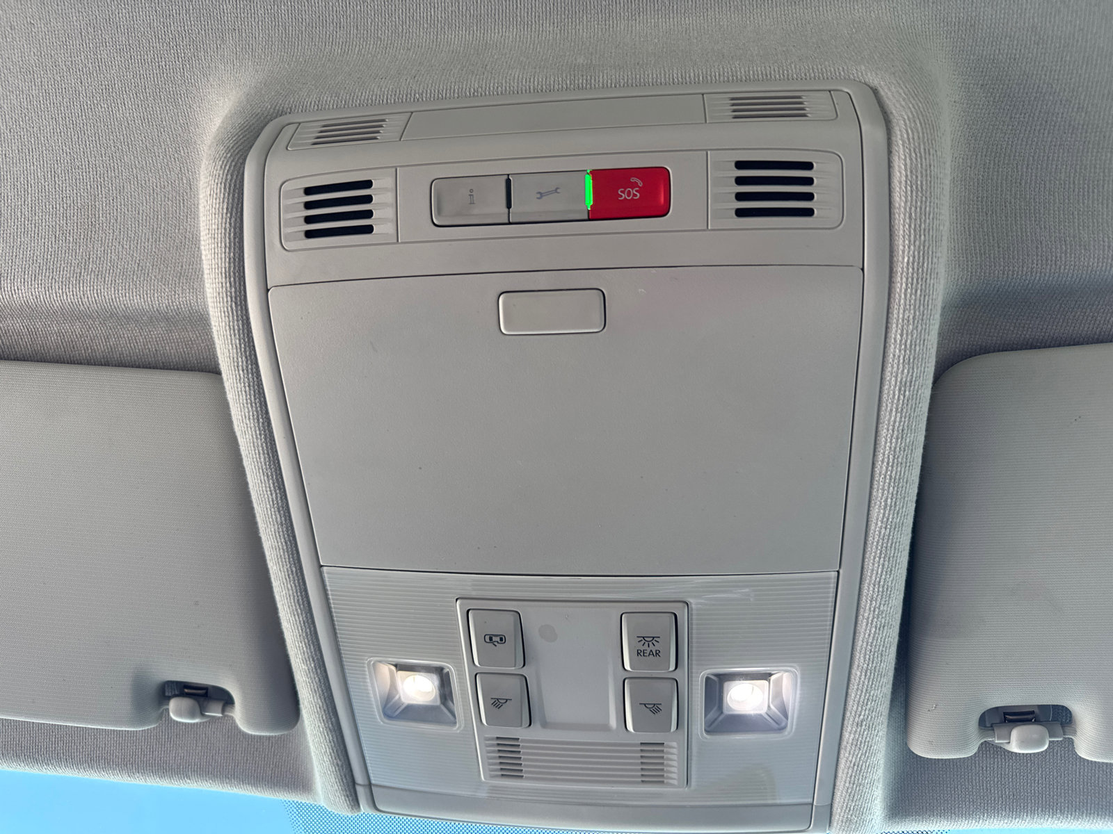 Used 2022 Volkswagen Tiguan S image 10